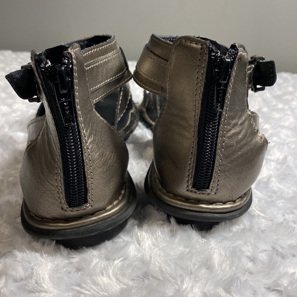boc Metallic gladiator sandals size 9 wide straps - Picture 4 of 9